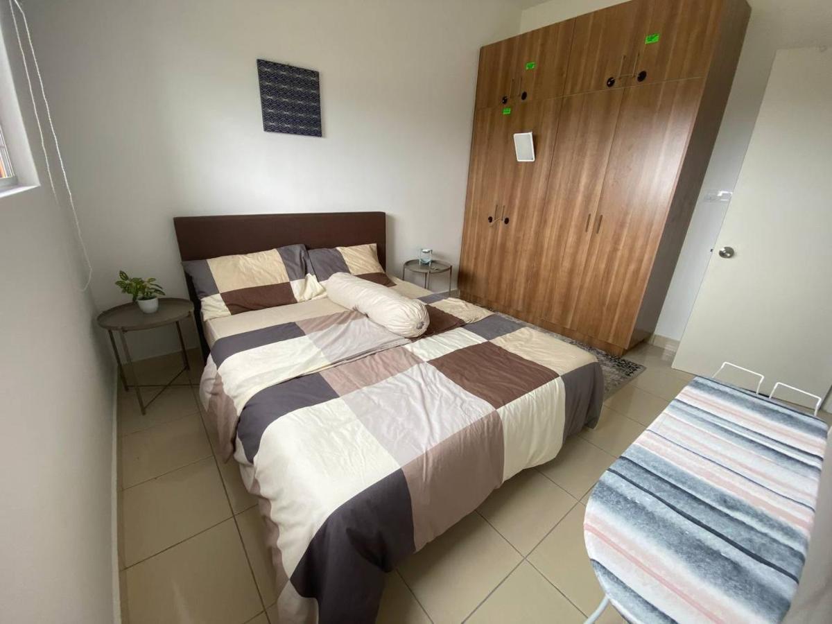 Alanis D'Semporna Homestay Sepang Exterior photo